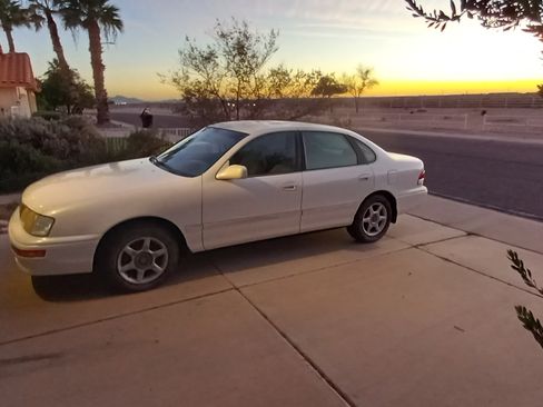 Used 1997 Toyota Avalon XLS image 3