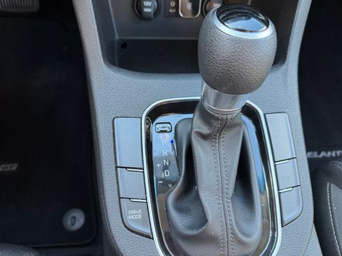 Used 2018 Hyundai Elantra GT FWD image 18