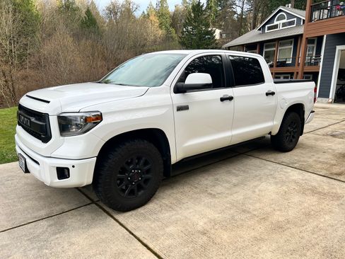 Used 2014 Toyota Tundra Platinum image 2