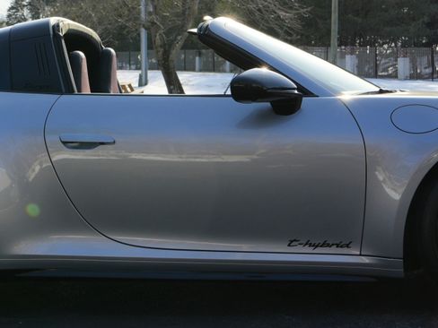 Used 2025 Porsche 911 Targa 4 GTS image 16