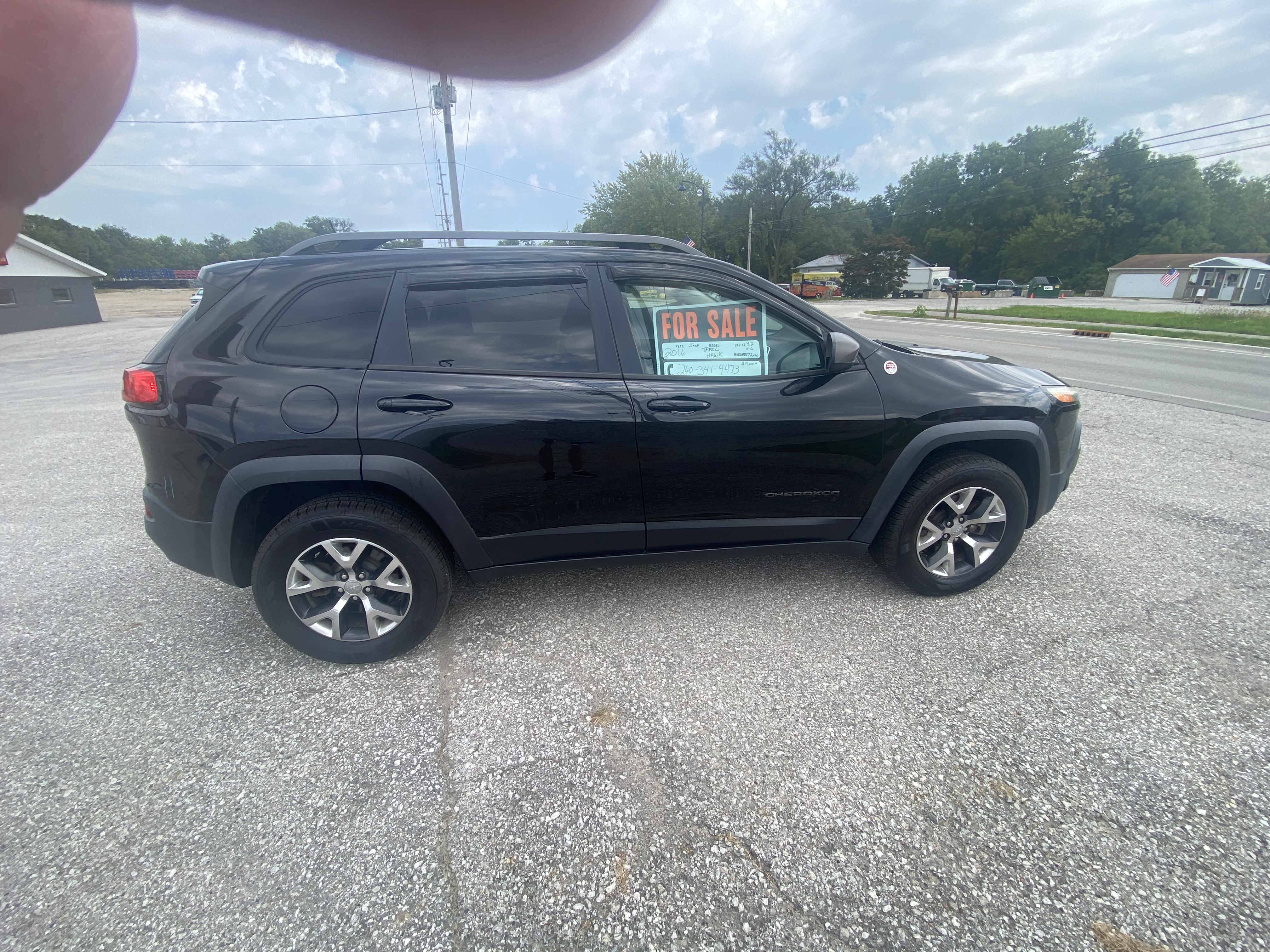 Used 2016 Jeep Cherokee Trailhawk w/ Trailer Tow Group AWD/4WD image 1