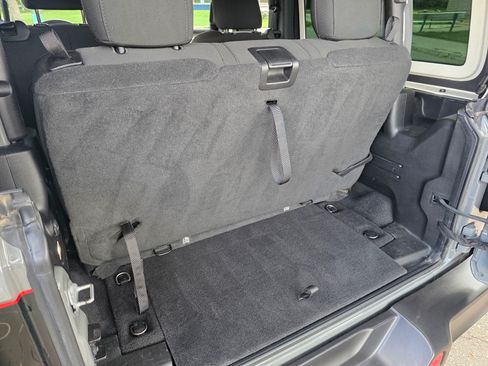 Used 2021 Jeep Wrangler Sport AWD/4WD image 10