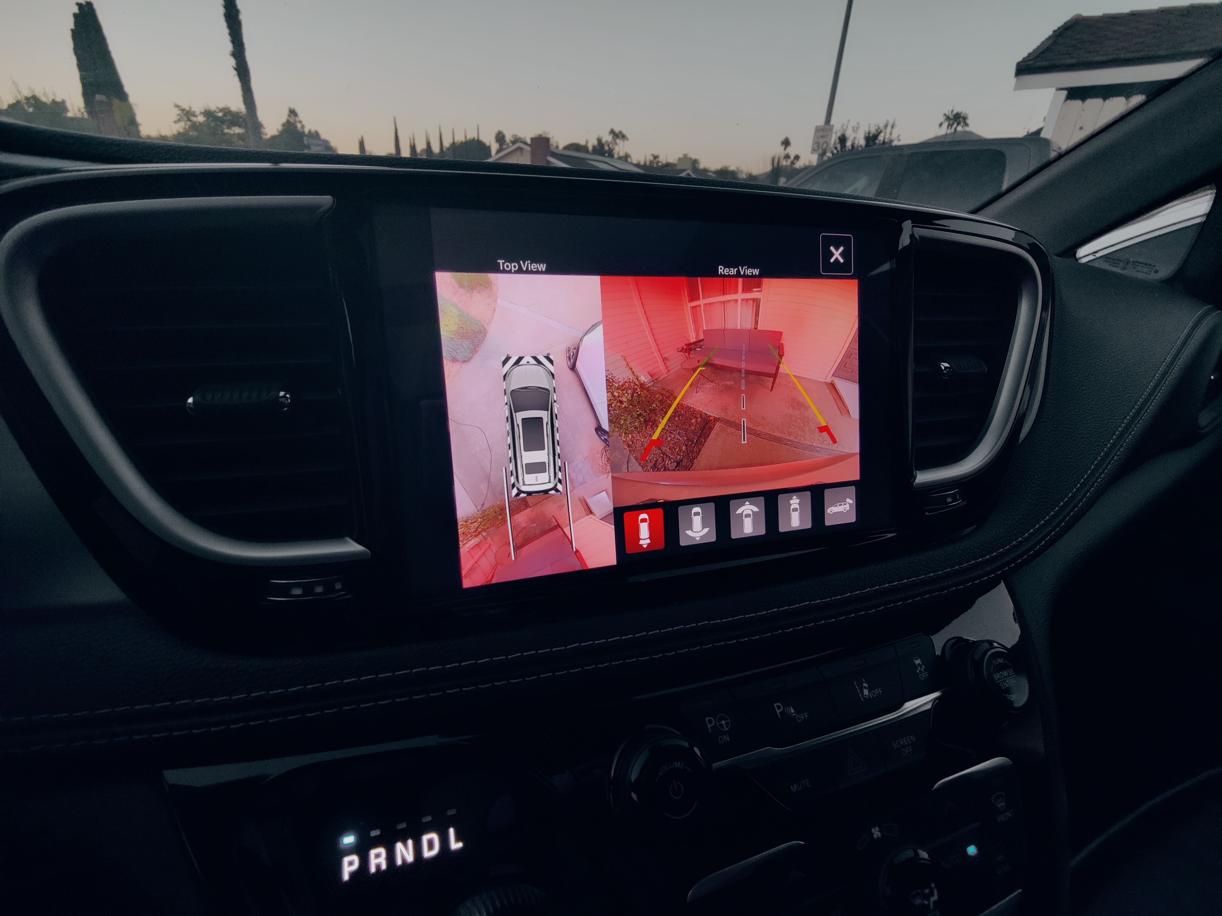 Used 2024 Chrysler Pacifica Premium FWD image 18
