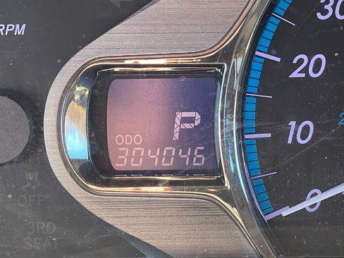 Used 2011 Toyota Sienna Limited image 11