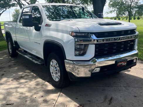 Used 2022 Chevrolet Silverado 2500 LT w/ Convenience Package AWD/4WD image 4