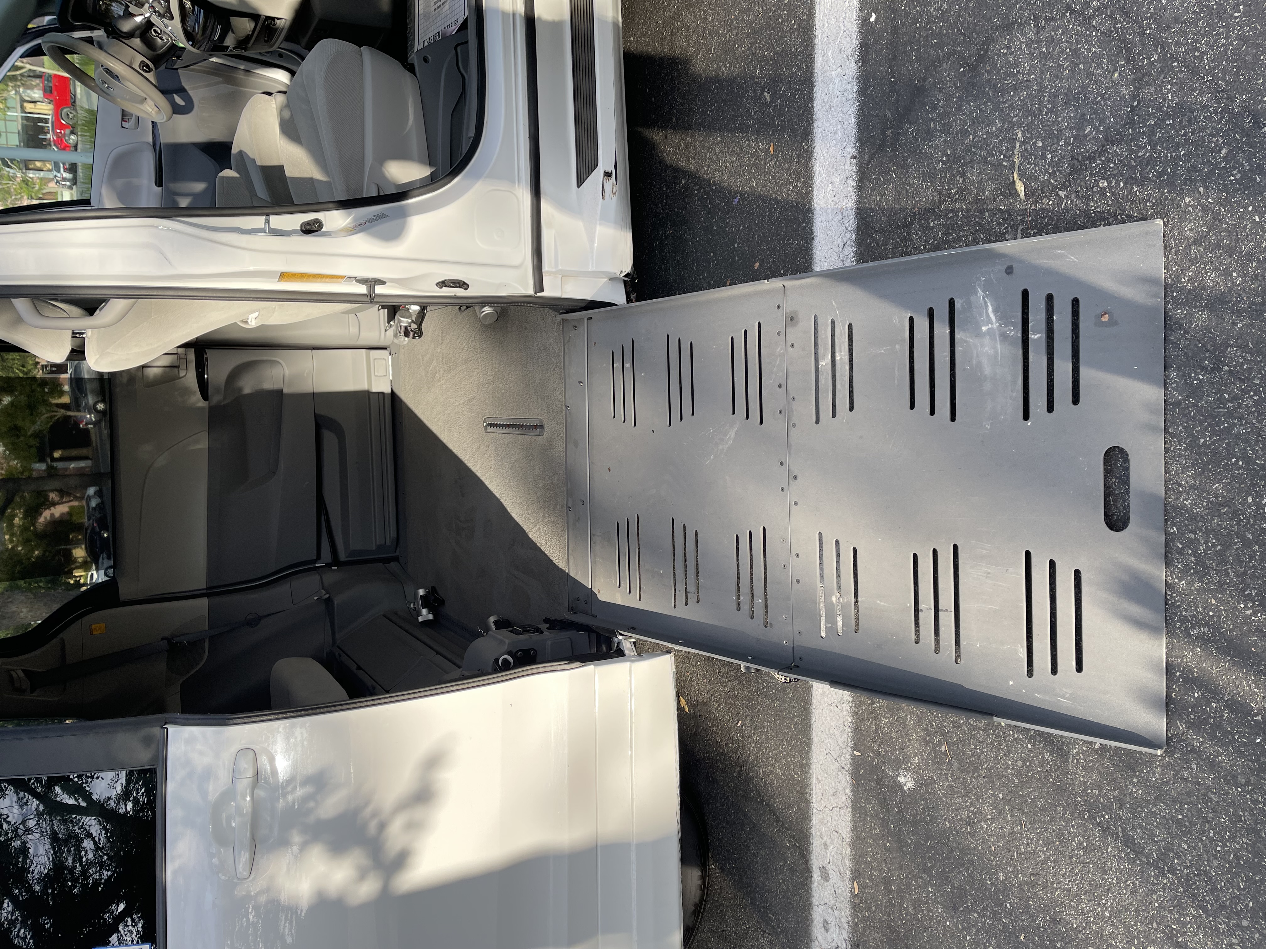 Used 2013 Toyota Sienna LE FWD image 18