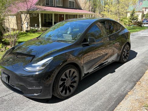 Used 2023 Tesla Model Y Performance image 2