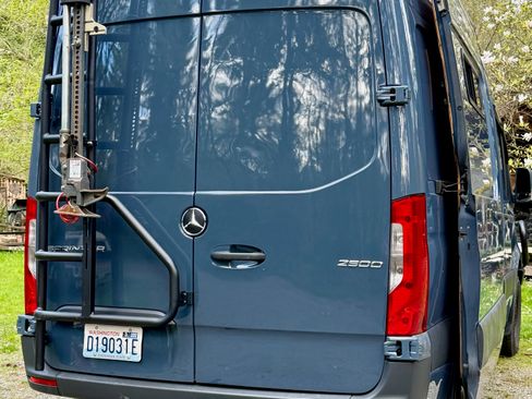 Used 2019 Mercedes-Benz Sprinter 144 image 31