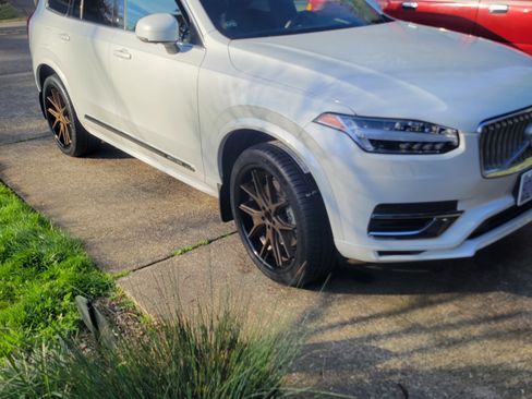 Used 2022 Volvo XC90 T8 Inscription Expression w/ Advanced Package image 4