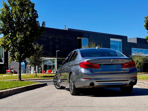 Used 2018 BMW 530i w/ Premium Package image 6