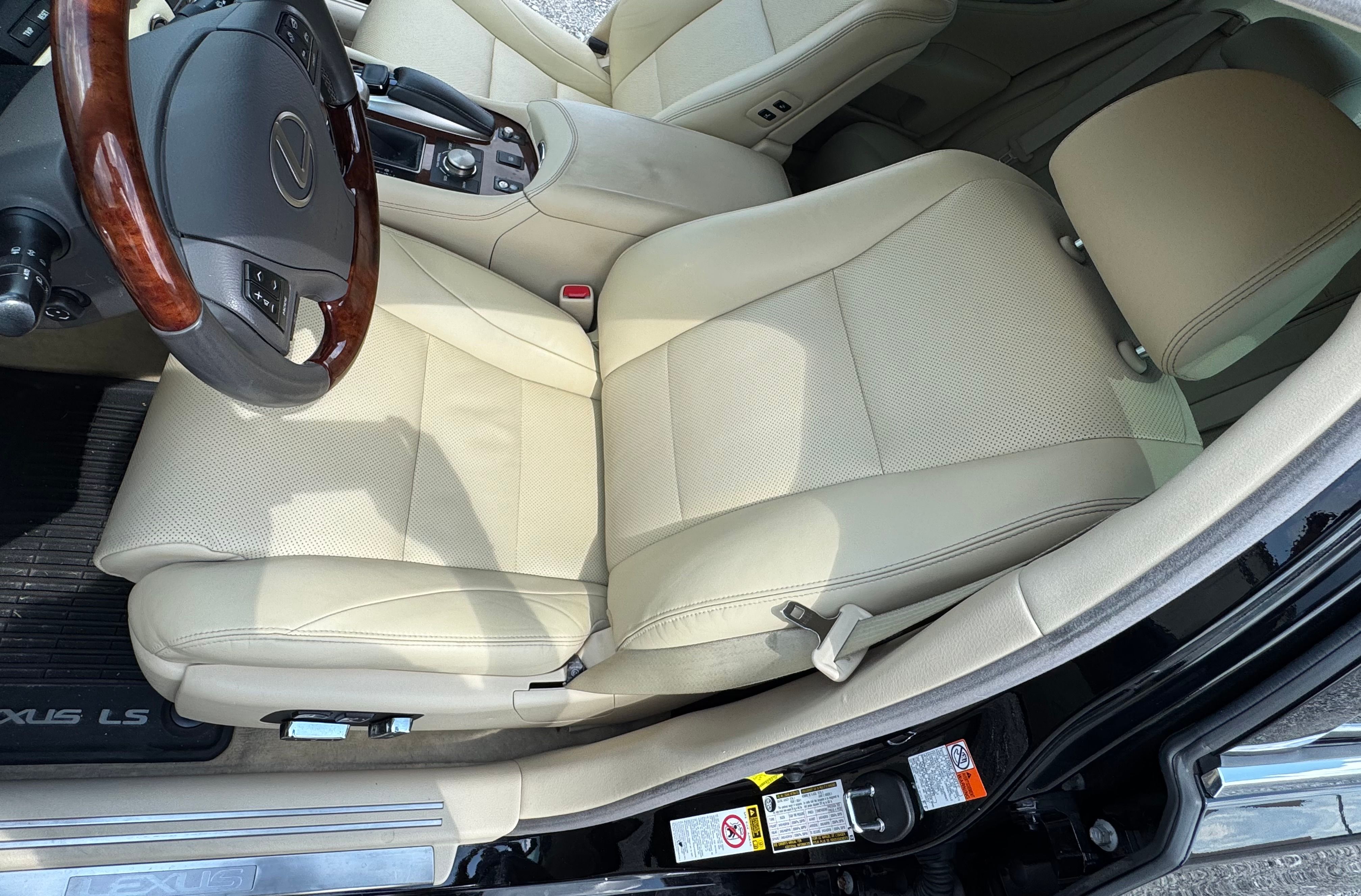 Used 2015 Lexus LS 460 w/ Comfort Package RWD image 10