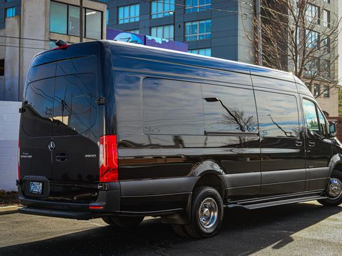 Used 2023 Mercedes-Benz Sprinter 3500 image 5