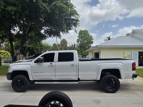 Used 2019 GMC Sierra 3500 Denali w/ Duramax Plus Package AWD/4WD image 23