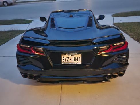 Used 2021 Chevrolet Corvette Stingray Premium Cpe w/ Z51 Performance Package image 2