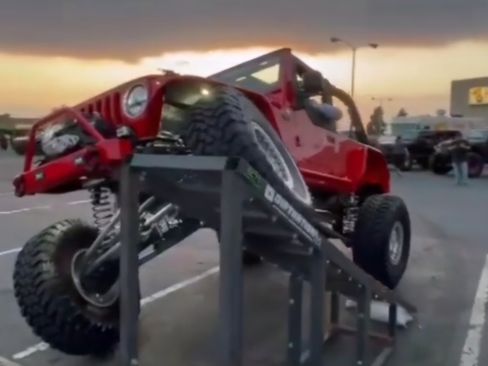 Used 2006 Jeep Wrangler Unlimited w/ Premium Audio Group image 13