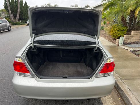 Used 2005 Toyota Camry LE image 17