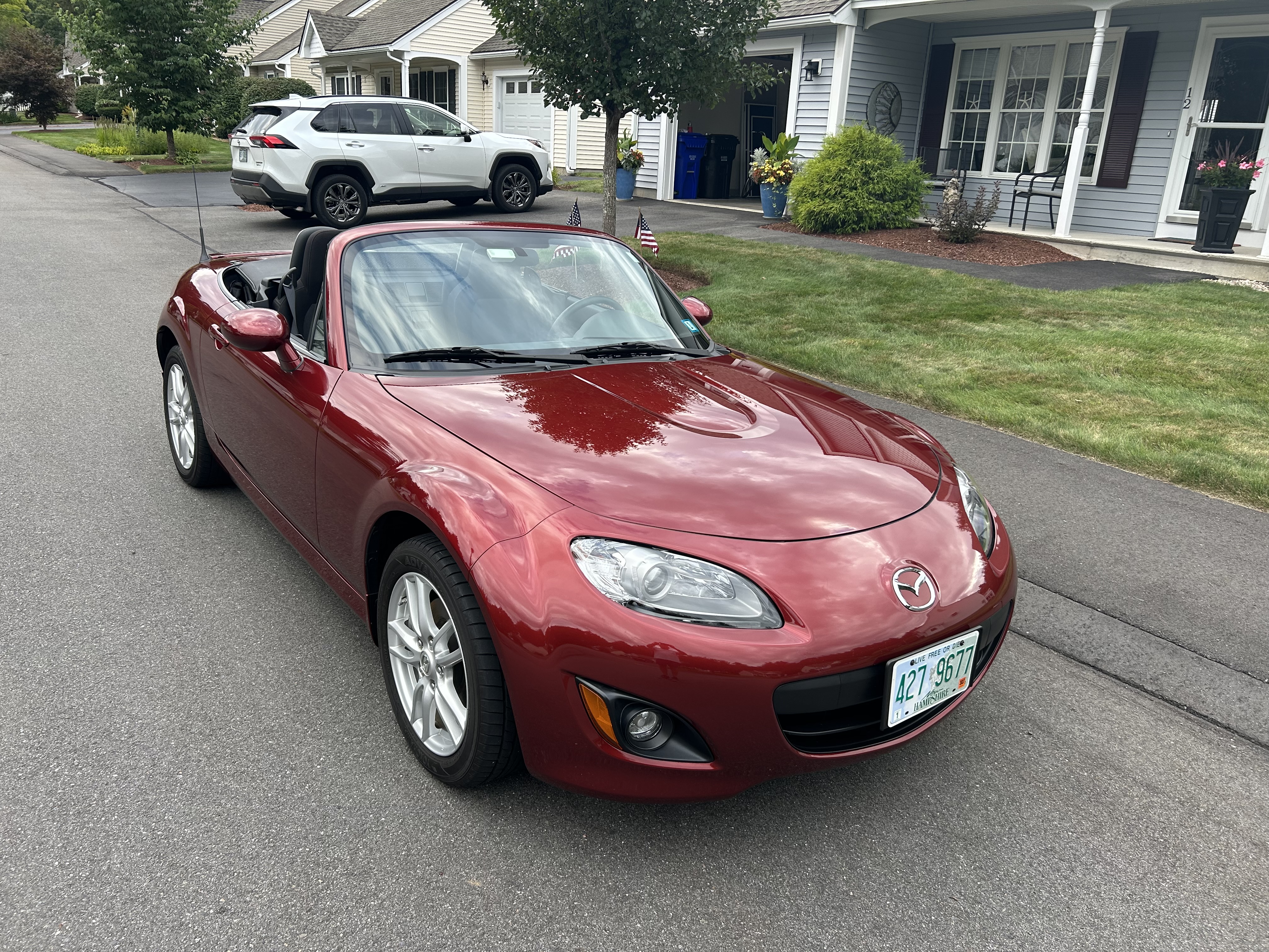 Used 2010 MAZDA MX-5 Miata Sport w/ Convenience Pkg RWD image 6