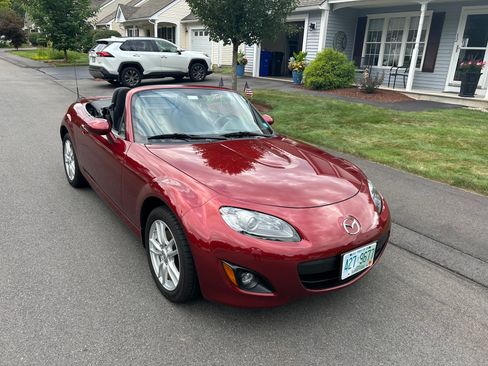 Used 2010 MAZDA MX-5 Miata Sport w/ Convenience Pkg RWD image 6