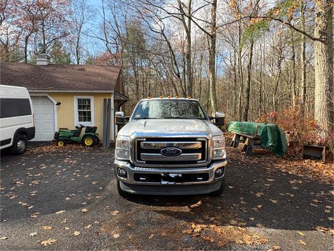 Used 2012 Ford F350 Lariat w/ Chrome Pkg image 4