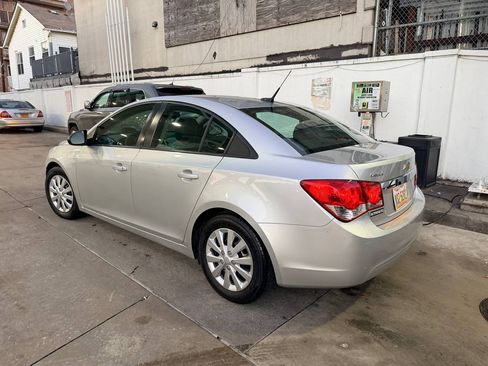 Used 2014 Chevrolet Cruze LS image 4