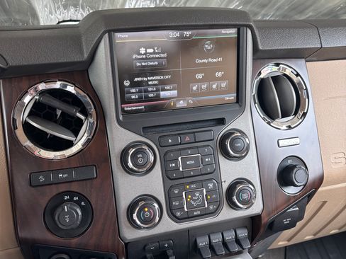 Used 2015 Ford F250 Lariat w/ Lariat Interior Package AWD/4WD image 8