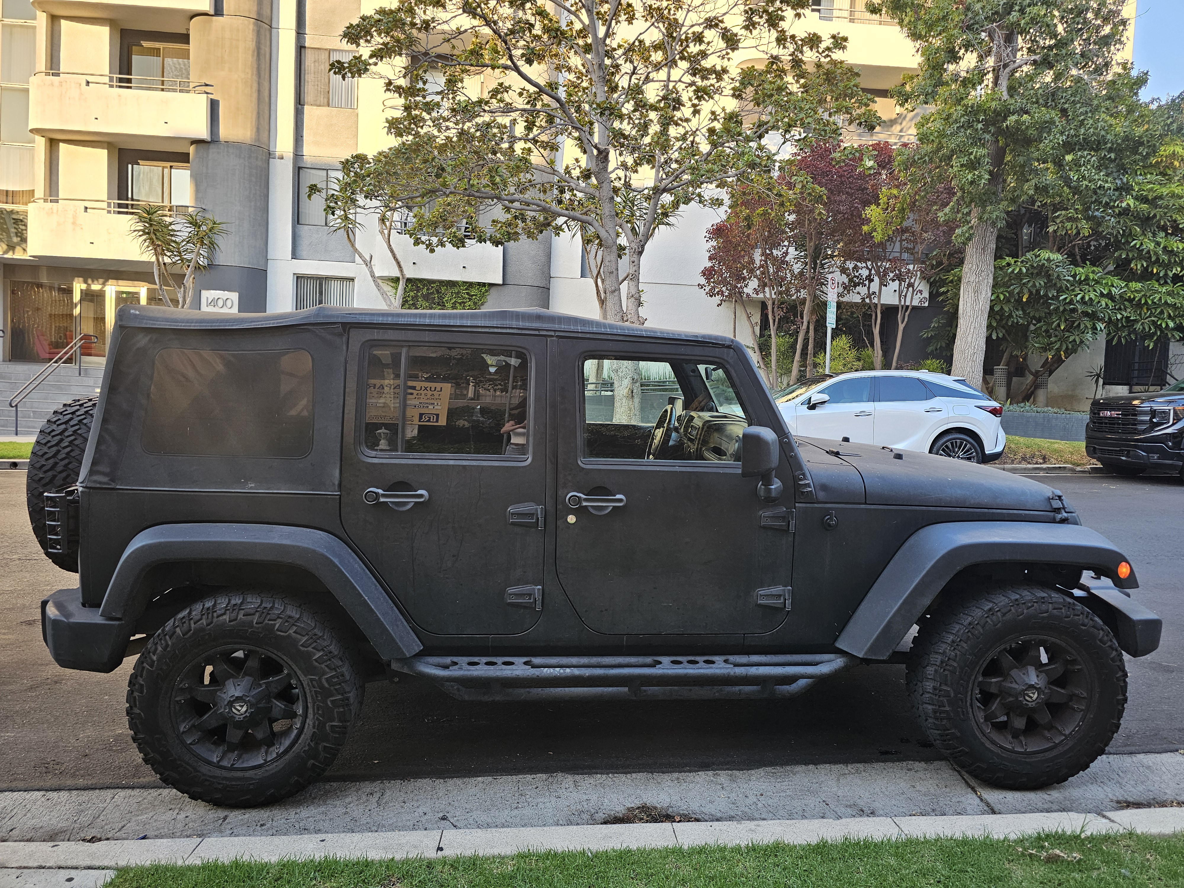 Used 2012 Jeep Wrangler Unlimited Sport AWD/4WD image 5