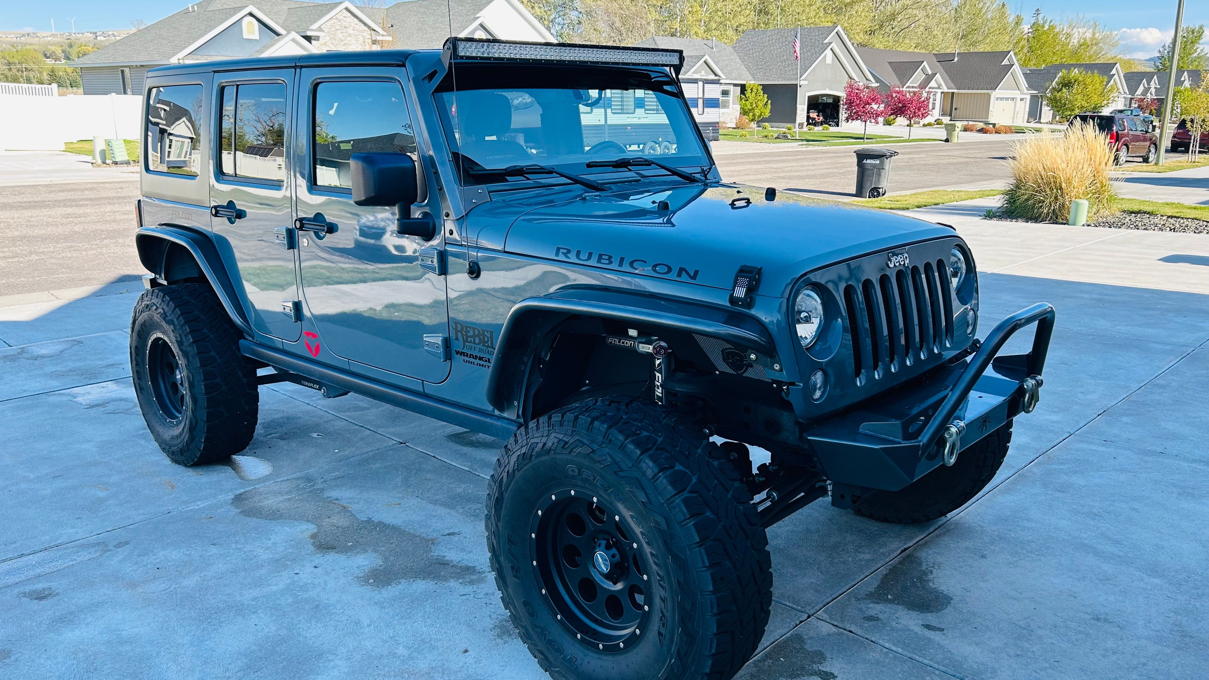 Used 2015 Jeep Wrangler Unlimited Rubicon w/ Connectivity Group AWD/4WD image 10
