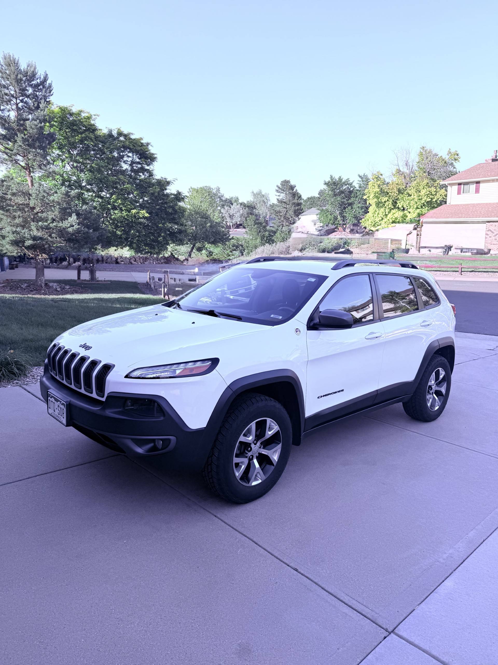Used 2015 Jeep Cherokee Trailhawk w/ Cold Weather Group AWD/4WD image 1