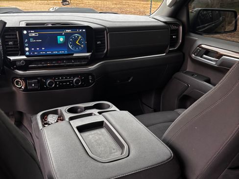 Used 2022 Chevrolet Silverado 1500 LT Trail Boss w/ Protection Package image 10