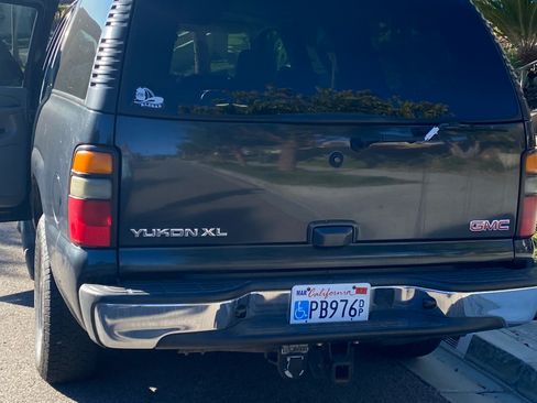 Used 2005 GMC Yukon XL SLT w/ SLT Preferred Equipment Group image 8