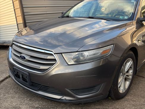 Used 2014 Ford Taurus SE image 5