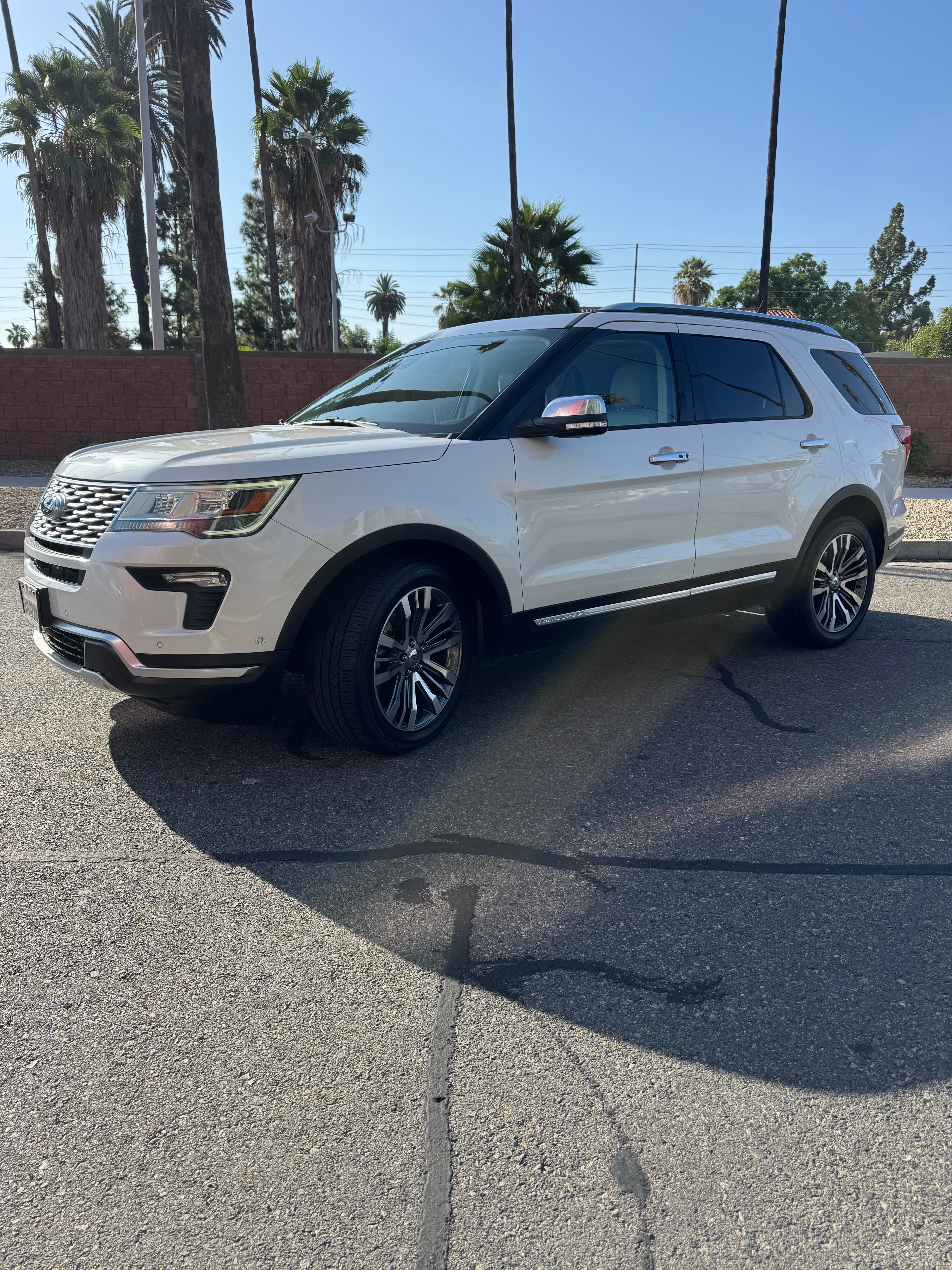 Used 2018 Ford Explorer Platinum AWD/4WD image 1