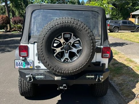 Used 2013 Jeep Wrangler Unlimited Sport w/ Connectivity Group AWD/4WD image 19