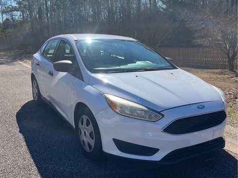 Used 2017 Ford Focus S image 1