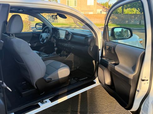 Used 2019 Toyota Tacoma SR image 13