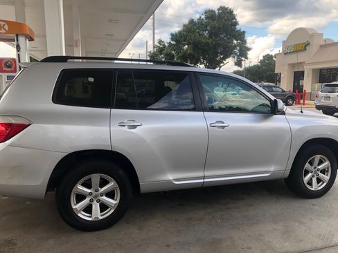 Used 2010 Toyota Highlander 2WD image 4