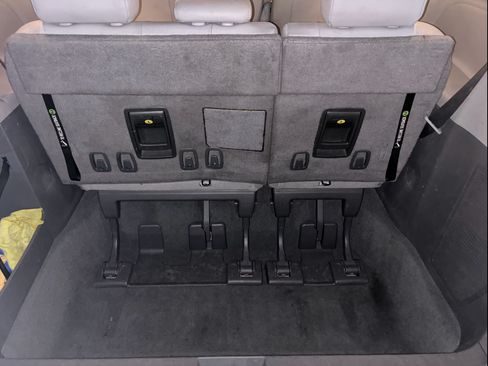 Used 2020 Toyota Sienna XLE Premium w/ Carpet Mat Package image 18