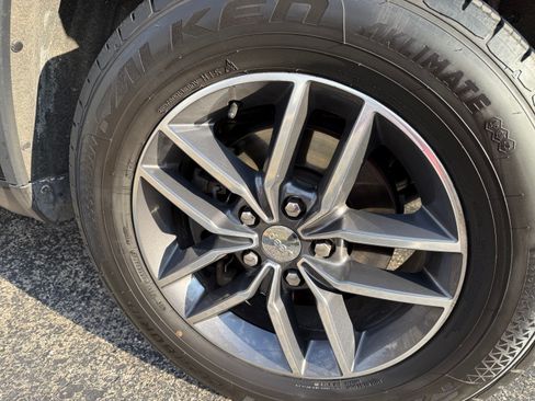 Used 2017 Jeep Grand Cherokee Limited w/ Luxury Group II image 13