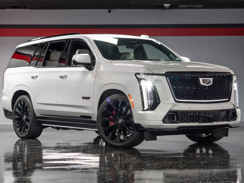 Used 2025 Cadillac Escalade V w/ LPO, ONYX Package image 4