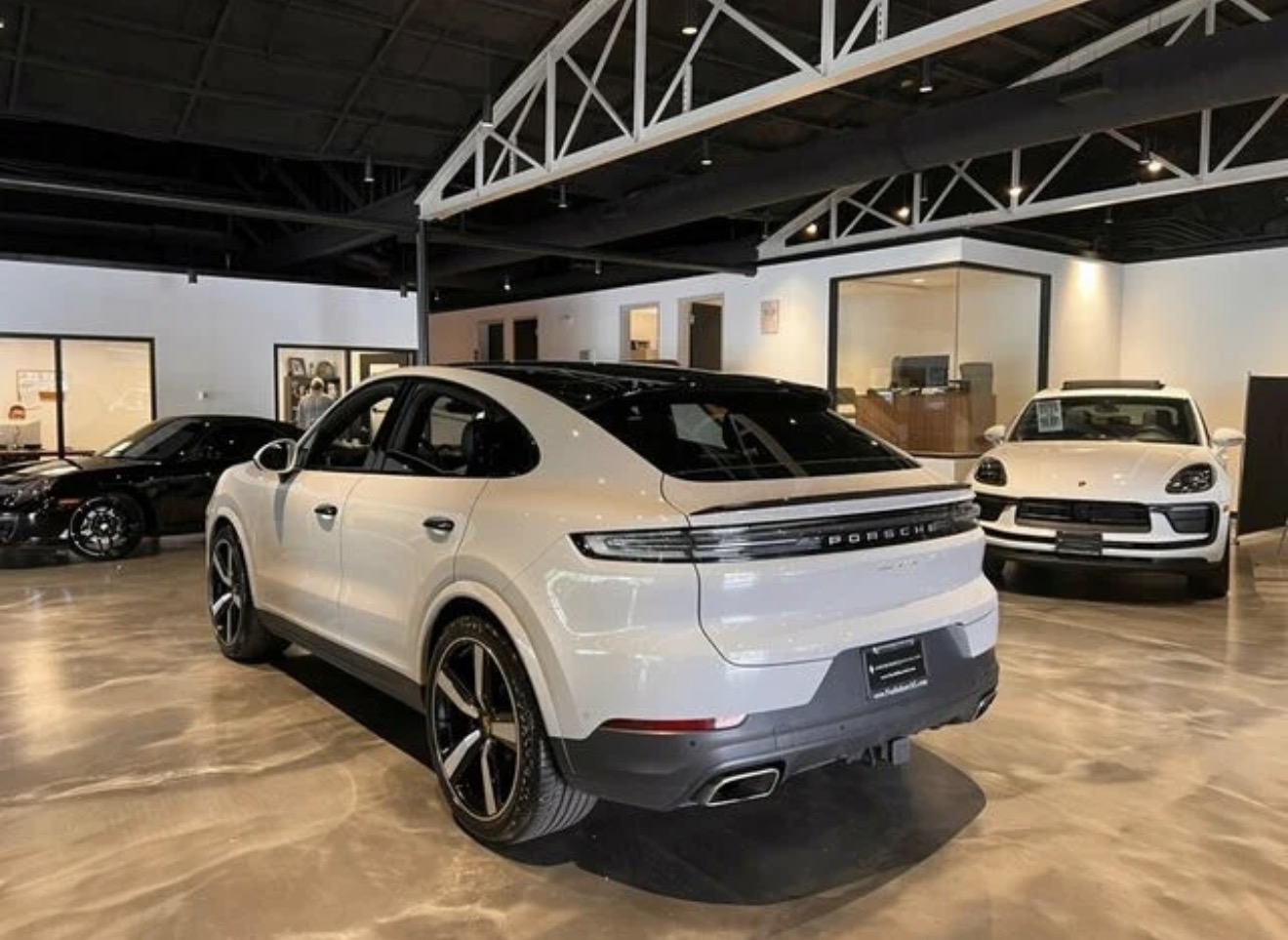 Used 2024 Porsche Cayenne Coupe AWD/4WD image 10