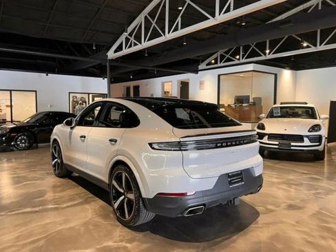Used 2024 Porsche Cayenne Coupe AWD/4WD image 9