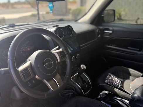 Used 2016 Jeep Patriot High Altitude FWD image 6