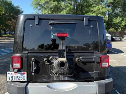 Used 2015 Jeep Wrangler Sahara w/ Connectivity Group AWD/4WD image 1