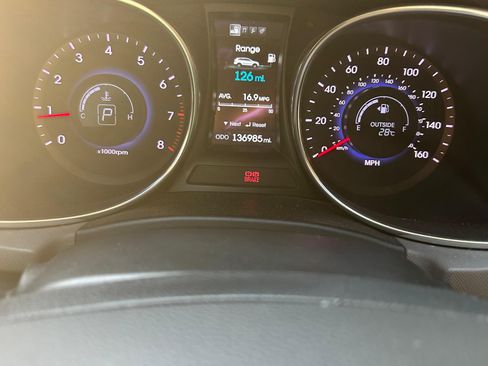 Used 2014 Hyundai Santa Fe GLS image 10