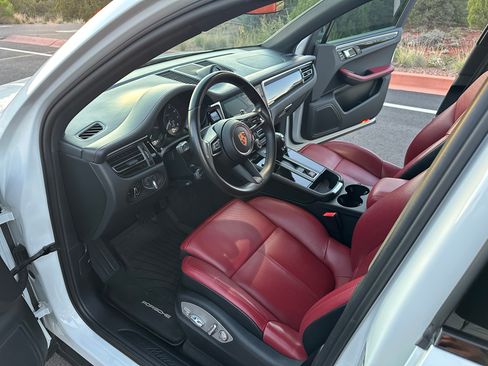 Used 2023 Porsche Macan image 21