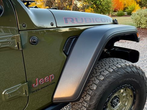 Used 2023 Jeep Gladiator Rubicon w/ Cold Weather Group AWD/4WD image 4