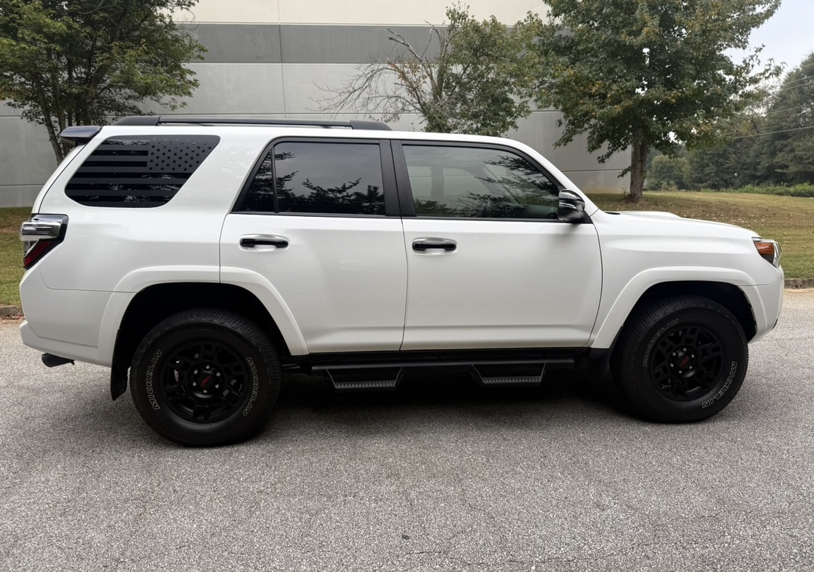 Used 2021 Toyota 4Runner Venture w/ Moonroof Package AWD/4WD image 9