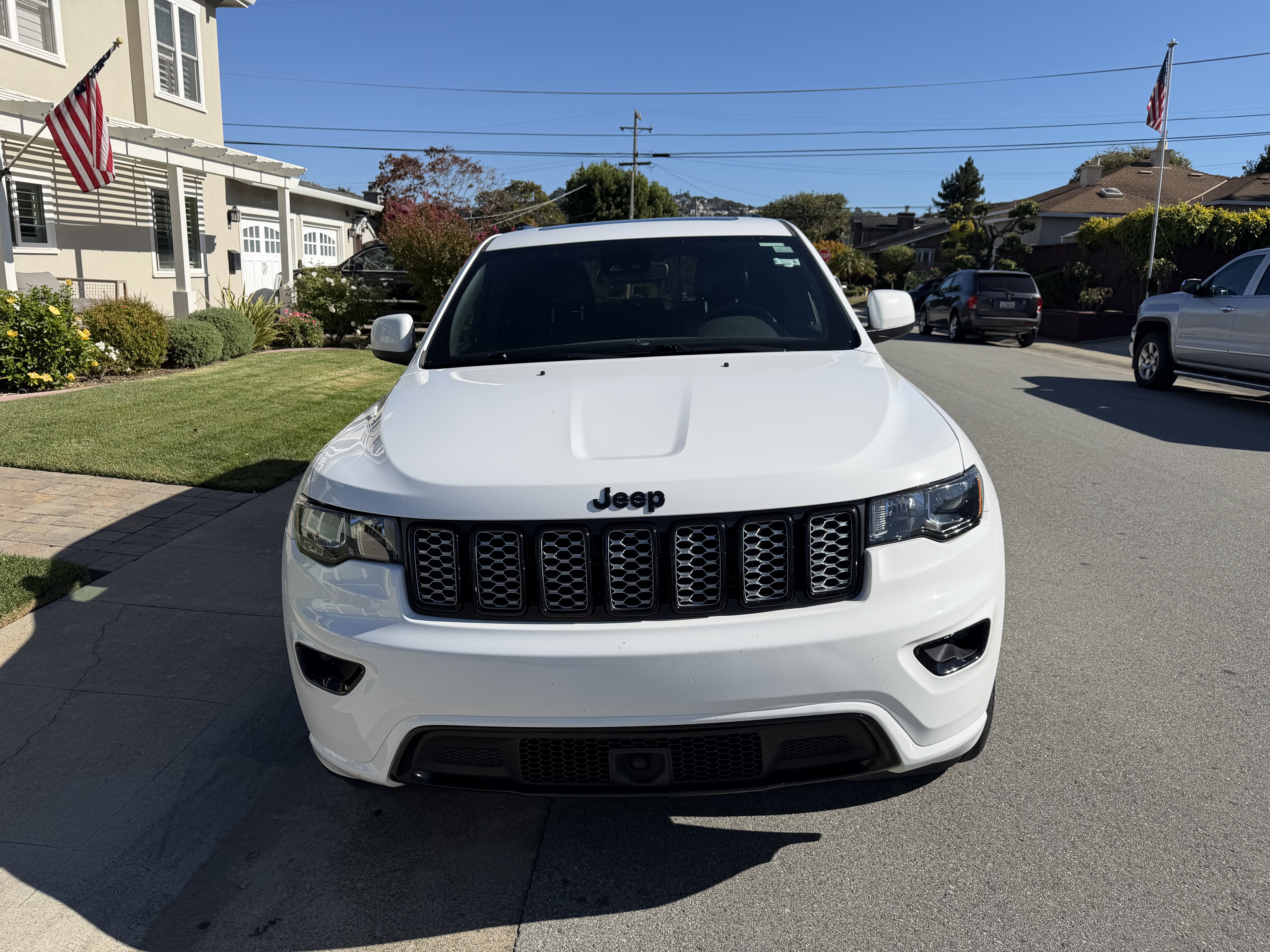 Used 2020 Jeep Grand Cherokee Altitude AWD/4WD image 2