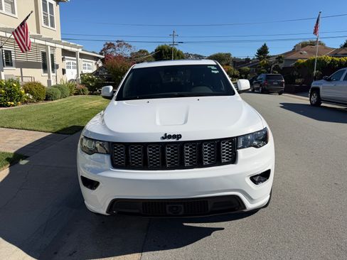 Used 2020 Jeep Grand Cherokee Altitude AWD/4WD image 2