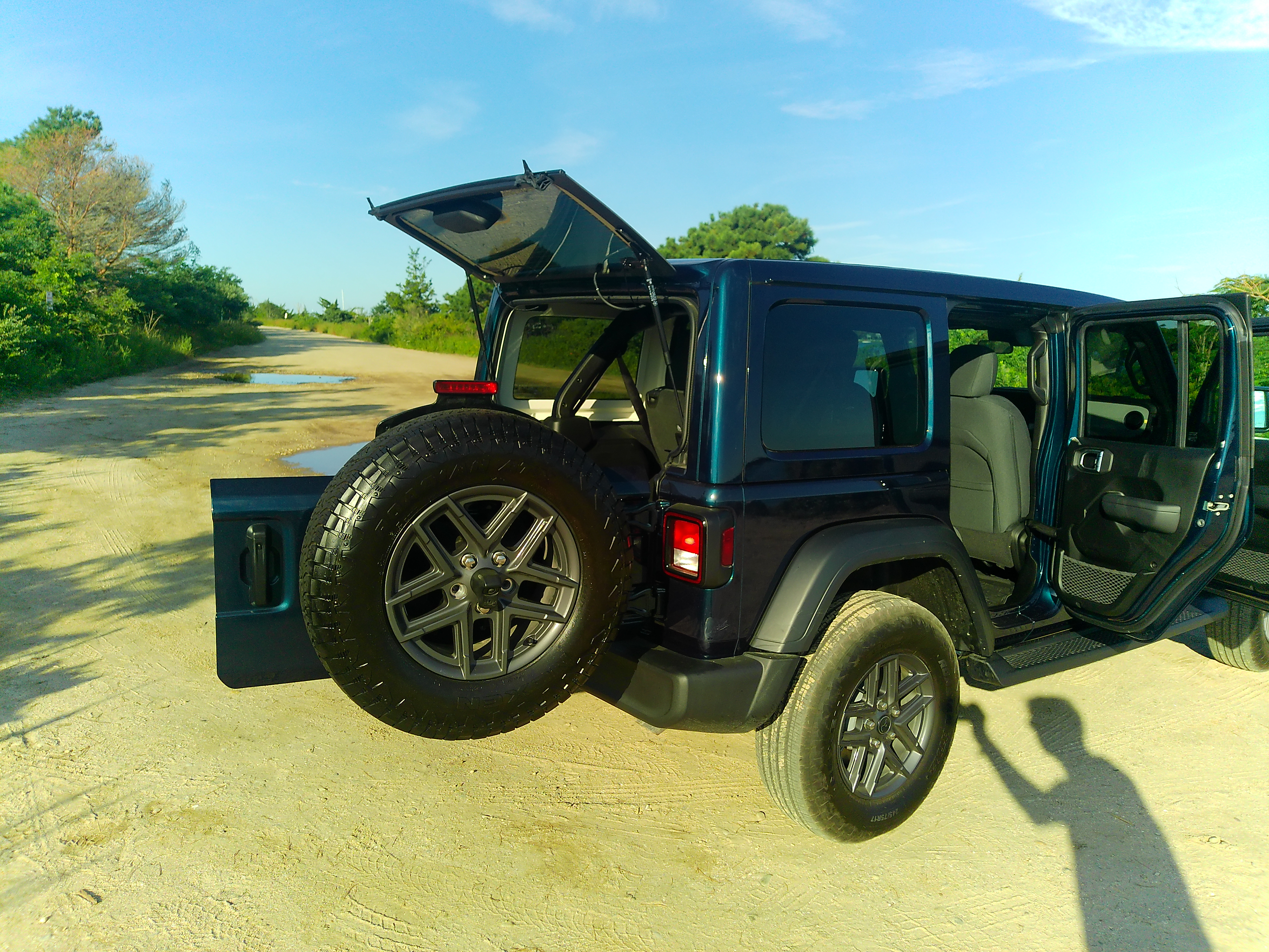 Used 2025 Jeep Wrangler Unlimited Sport AWD/4WD image 6